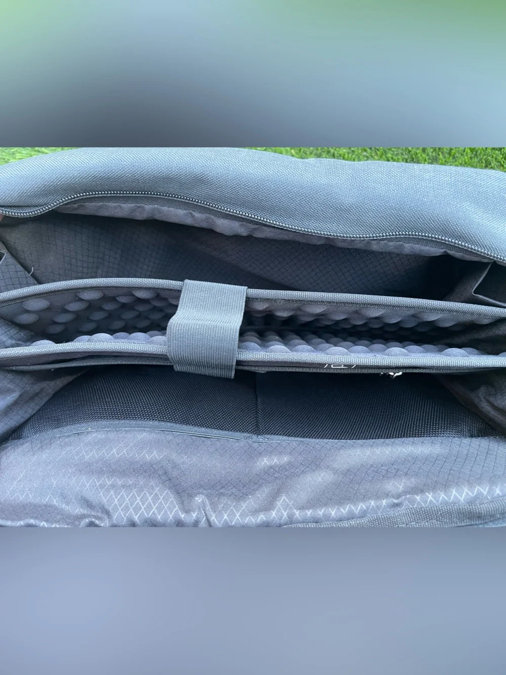 Samsonite Modern Utility Messenger Bag Laptop Briefcase Grey Charcoal